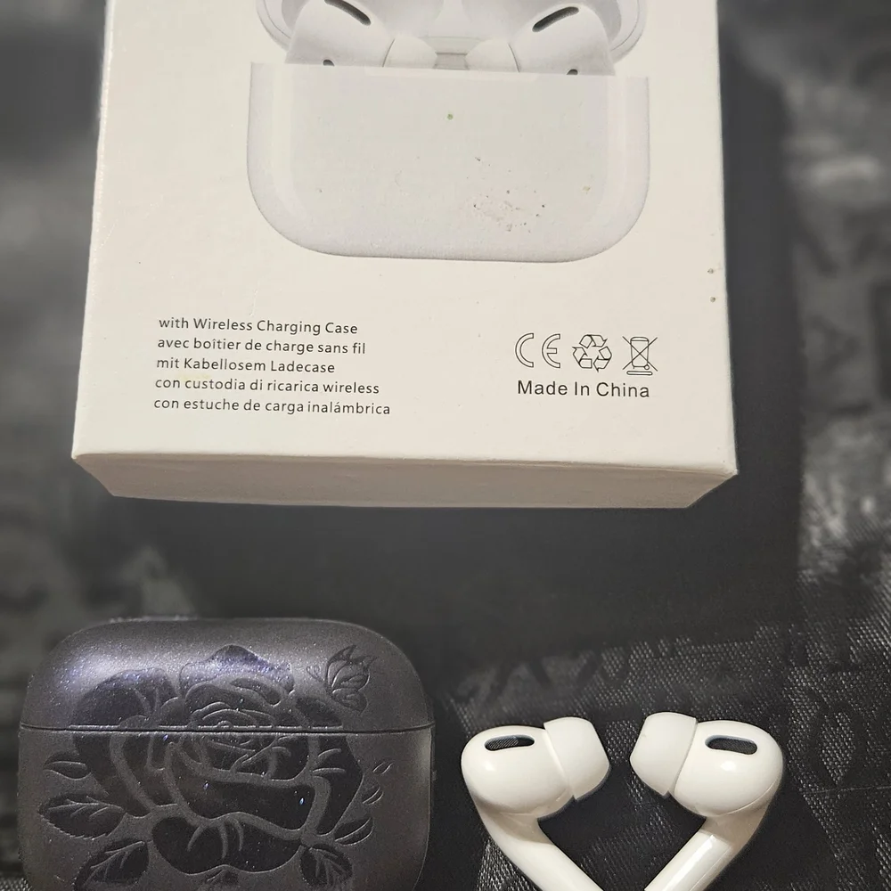 Wireless Earbuds with Charging Case - White